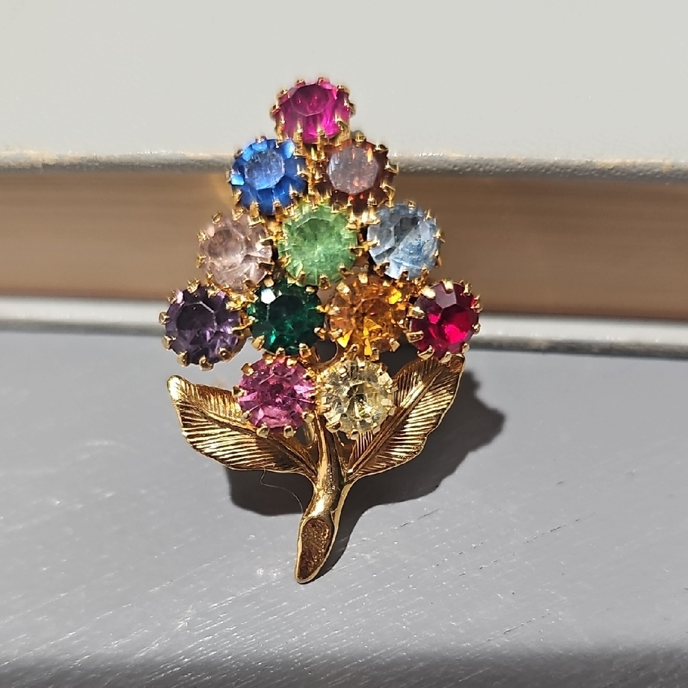 Vintage Elegant flower Rhinestone Gemstone Brooch Pin Gold Woman Accessories